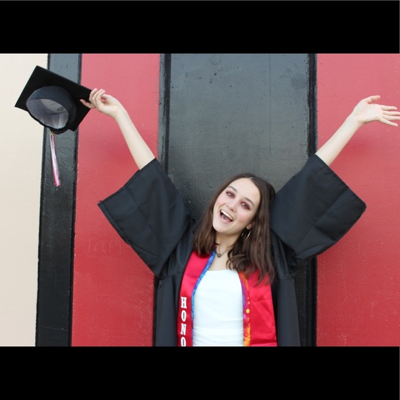 Meet your Posher, Dani - Picture 2 of 5